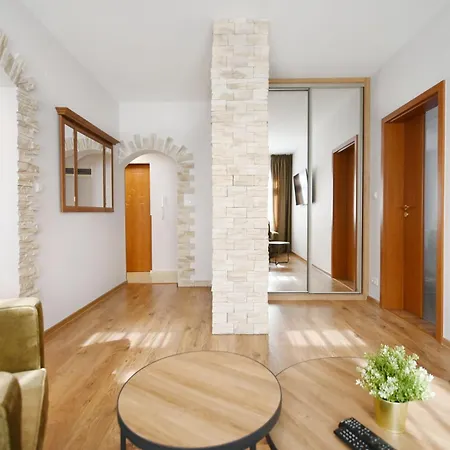 Cosy Close To The In By Renters *