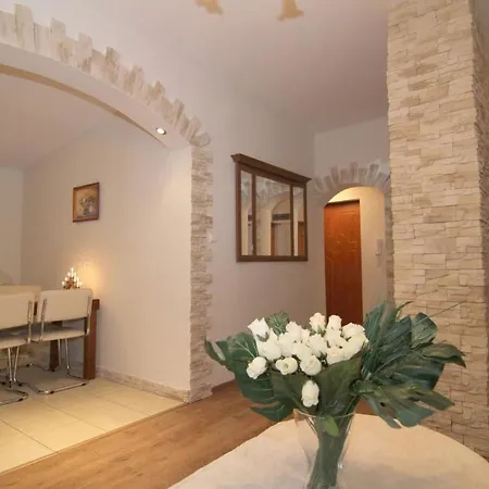 Cosy Close To The In By Renters *
