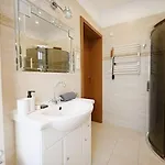 Cosy Close To The In By Renters شقة