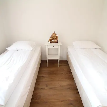 Cosy 3city Close To The In By Renters Apartament